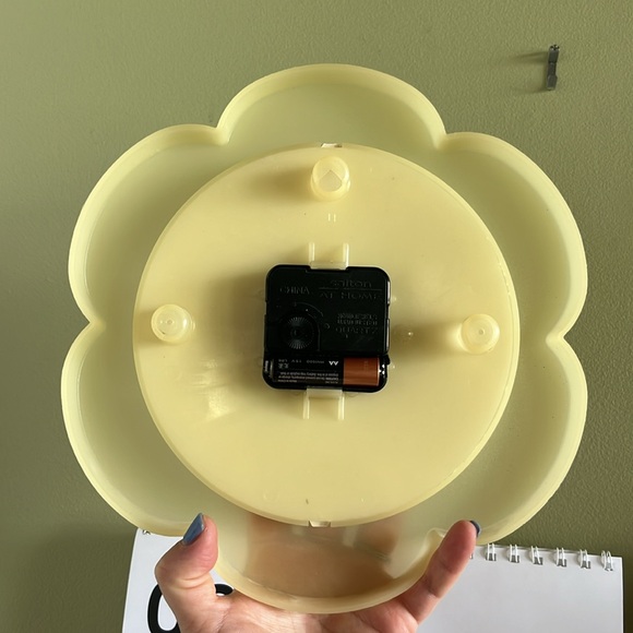 Westclox Vintage MCM Daisy Flower Clock - Picture 3 of 3